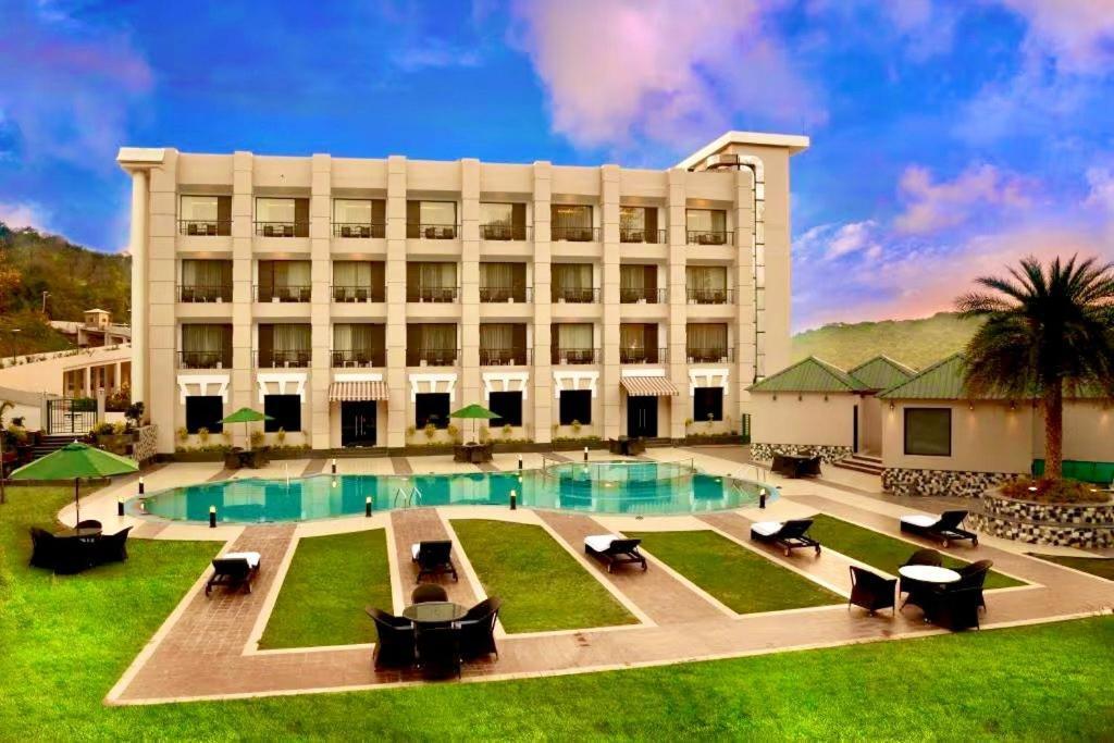 Golden Tulip Chandigarh, Панчкула Екстериор снимка