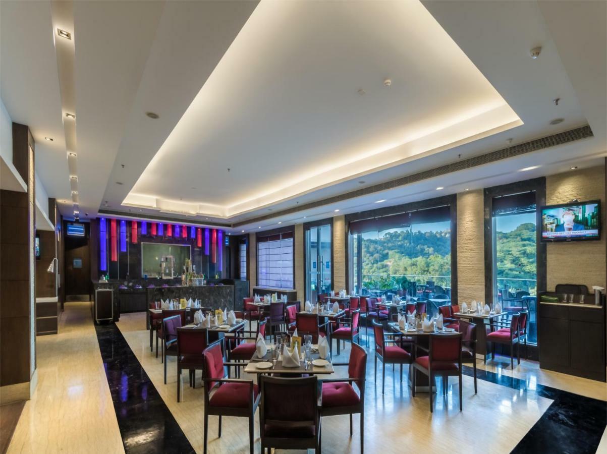 Golden Tulip Chandigarh, Панчкула Екстериор снимка