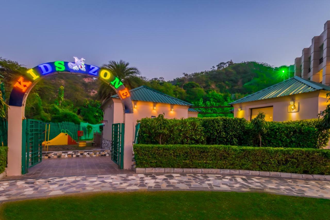 Golden Tulip Chandigarh, Панчкула Екстериор снимка